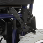 Кресло-коляска с электроприводом FS111A с откидными подножками
